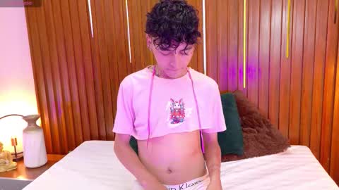 Snapshot of nhico_salazar chatting on November 11, 12:05 pm Nico online show from November 11, 12:05 pm