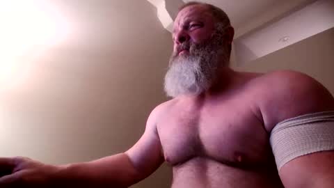 Snapshot of nhmuscledaddy chatting on May 25, 3:18 pm nhmuscledaddy online show from May 25, 3:18 pm