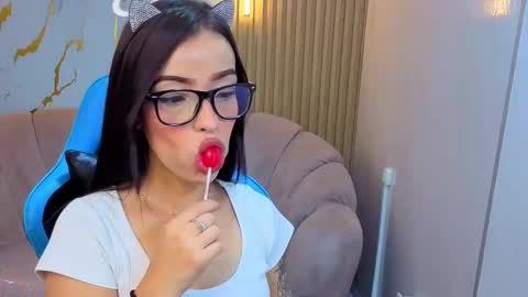 nhoa_b online show from March 3, 8:04 pm