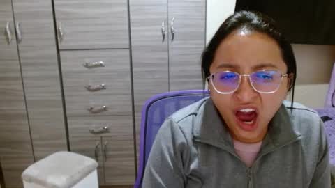 Snapshot of nia_cop chatting on January 4, 3:50 am Dani online show from January 4, 3:50 am