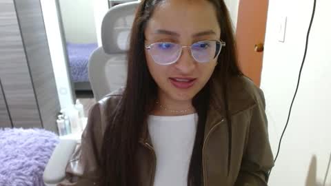 Snapshot of nia_cop chatting on February 5, 5:23 am Dani online show from February 5, 5:23 am