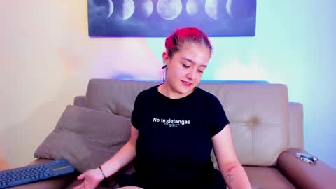 Estefani  online show from January 3, 6:03 pm