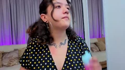 Snapshot of nia_stark chatting on April 18, 8:31 pm Estefani online show from April 18, 8:31 pm