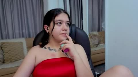 Snapshot of nia_stark chatting on April 22, 8:43 pm Estefani online show from April 22, 8:43 pm