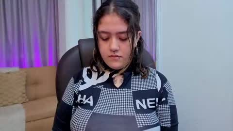 Snapshot of nia_stark chatting on April 23, 8:44 pm Estefani online show from April 23, 8:44 pm