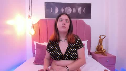 Snapshot of nia_stark chatting on May 6, 3:35 am Estefani online show from May 6, 3:35 am
