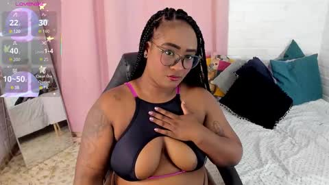 Nia online show from March 8, 6:44 pm