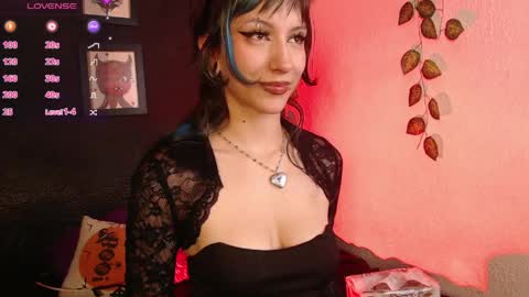 Snapshot of niakat_ chatting on June 4, 7:47 am niakat online show from June 4, 7:47 am