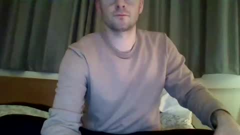 niallthewanderer online show from December 13, 11:50 pm