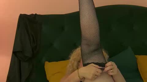 Snapshot of niamalkova chatting on November 4, 6:51 pm Nia MILF GRANNY MATURE online show from November 4, 6:51 pm