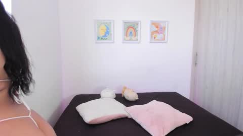  Nia  online show from January 17, 4:33 pm