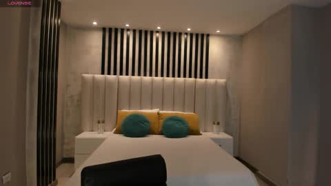 Call me Nia  online show from February 14, 7:10 pm