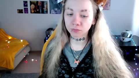 nica_kawaii online show from April 14, 7:03 am