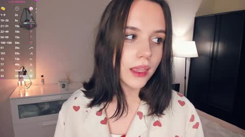 Snapshot of nice_kisss chatting on December 14, 11:18 am Alice online show from December 14, 11:18 am