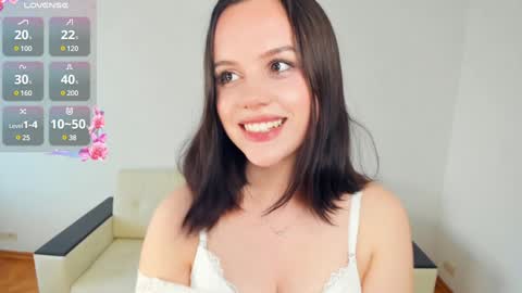Snapshot of nice_kisss chatting on January 5, 8:43 am Alice online show from January 5, 8:43 am