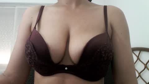 Snapshot of nicebrown chatting on July 8, 1:37 pm Sfora online show from July 8, 1:37 pm