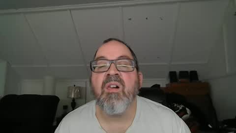 Snapshot of niceguy7208 chatting on December 30, 2:53 am niceguy7208 online show from December 30, 2:53 am