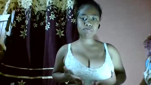 Snapshot of nicelly01 chatting on April 9, 12:32 pm nicelly01 online show from April 9, 12:32 pm