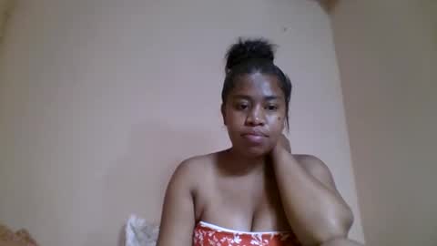 Snapshot of nicelly01 chatting on May 6, 7:41 pm nicelly01 online show from May 6, 7:41 pm