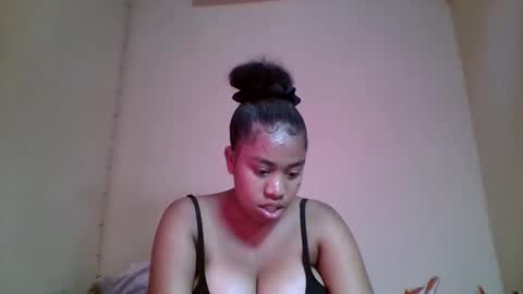 Snapshot of nicelly01 chatting on May 13, 6:44 am nicelly01 online show from May 13, 6:44 am