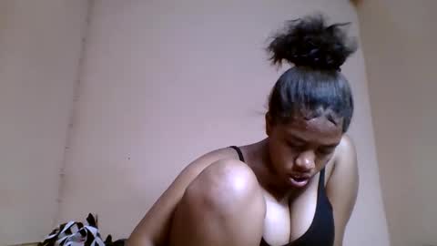 Snapshot of nicelly01 chatting on May 18, 4:13 pm nicelly01 online show from May 18, 4:13 pm