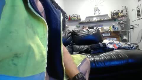 Snapshot of niceonebrov chatting on February 24, 2:04 pm niceonebrov online show from February 24, 2:04 pm