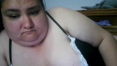 Snapshot of nicholle chatting on May 16, 12:18 am Nicholle online show from May 16, 12:18 am