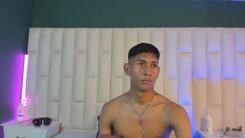 Snapshot of nick_collins20 chatting on February 16, 4:31 am Nick online show from February 16, 4:31 am