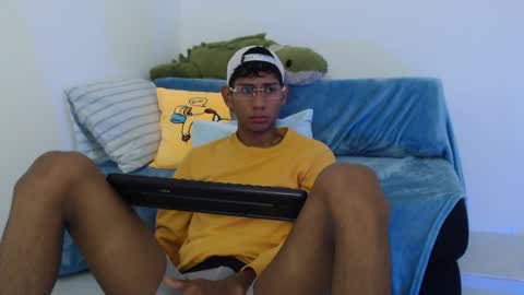 Snapshot of nick_collins20 chatting on October 31, 1:39 am Nick online show from October 31, 1:39 am