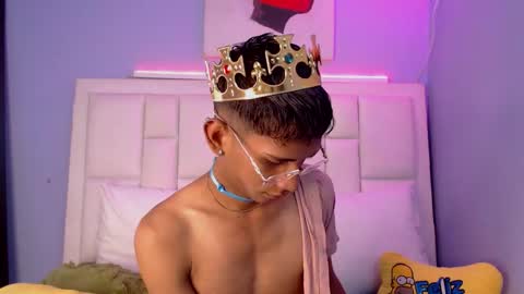 Snapshot of nick_collins20 chatting on February 5, 8:24 pm Nick online show from February 5, 8:24 pm