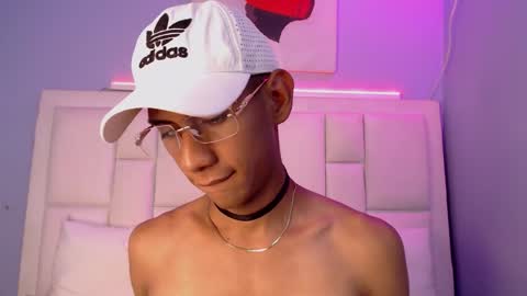 Snapshot of nick_collins20 chatting on February 6, 8:34 pm Nick online show from February 6, 8:34 pm