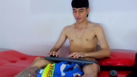 Snapshot of nick_damon chatting on December 7, 4:14 pm Nick online show from December 7, 4:14 pm