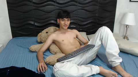 Snapshot of nick_damon chatting on December 22, 1:01 am Nick online show from December 22, 1:01 am