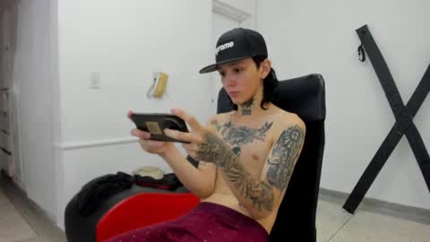 Snapshot of nick_straightboy chatting on April 17, 7:28 pm Nick online show from April 17, 7:28 pm