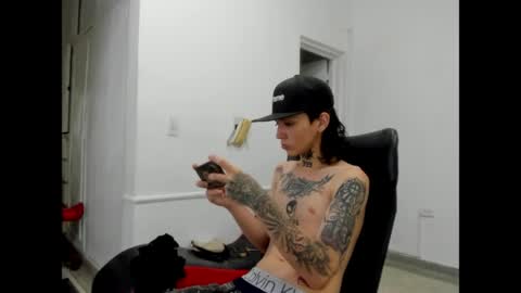 Snapshot of nick_straightboy chatting on April 21, 9:39 pm Nick online show from April 21, 9:39 pm