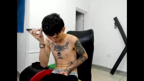 Snapshot of nick_straightboy chatting on April 26, 10:07 pm Nick online show from April 26, 10:07 pm