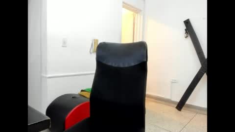 Snapshot of nick_straightboy chatting on April 30, 9:19 pm Nick online show from April 30, 9:19 pm