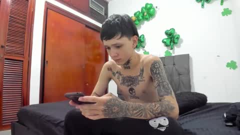 Snapshot of nick_straightboy chatting on May 3, 4:18 am Nick online show from May 3, 4:18 am