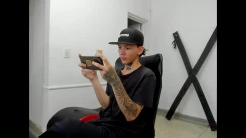 Snapshot of nick_straightboy chatting on May 7, 9:20 pm Nick online show from May 7, 9:20 pm