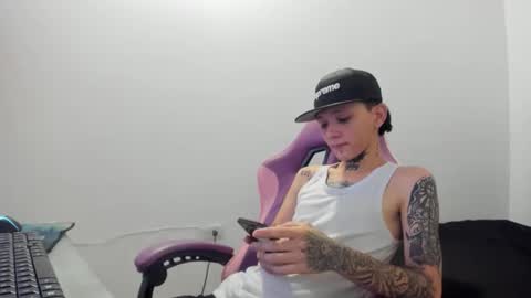 Snapshot of nick_straightboy chatting on May 10, 8:14 pm Nick online show from May 10, 8:14 pm