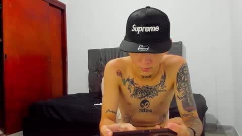 Snapshot of nick_straightboy chatting on May 12, 12:41 am Nick online show from May 12, 12:41 am