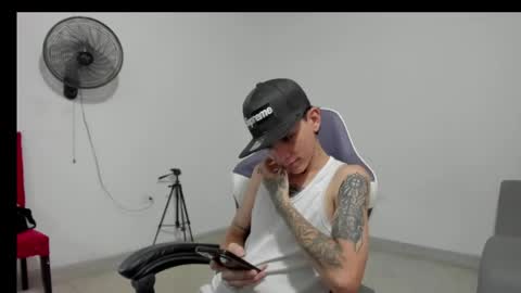 Snapshot of nick_straightboy chatting on May 16, 5:37 am Nick online show from May 16, 5:37 am