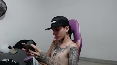Snapshot of nick_straightboy chatting on May 22, 8:58 pm Nick online show from May 22, 8:58 pm