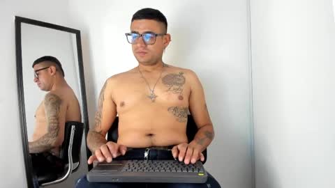 Snapshot of nickk_jonson chatting on April 1, 12:50 pm nickk_jonson online show from April 1, 12:50 pm