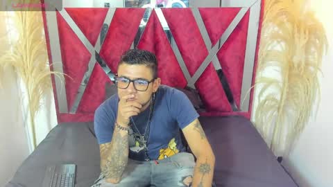 Snapshot of nickk_jonson chatting on April 20, 1:03 pm nickk_jonson online show from April 20, 1:03 pm