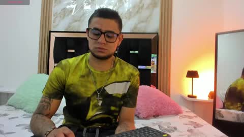 Snapshot of nickk_jonson chatting on May 4, 1:40 pm nickk_jonson online show from May 4, 1:40 pm