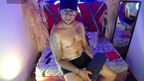 Snapshot of nickk_jonson chatting on May 6, 3:17 pm nickk_jonson online show from May 6, 3:17 pm