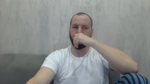 Snapshot of nickolas22 chatting on December 2, 1:00 am Julian online show from December 2, 1:00 am