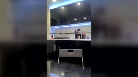 Snapshot of nickolas22 chatting on February 21, 1:28 am Julian online show from February 21, 1:28 am