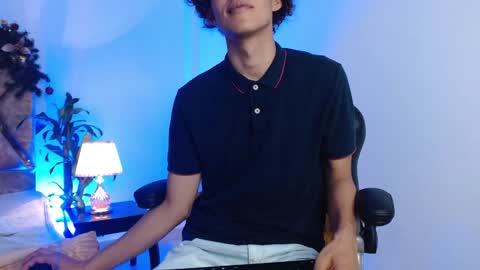Nickolas Muoz online show from December 14, 2:53 pm